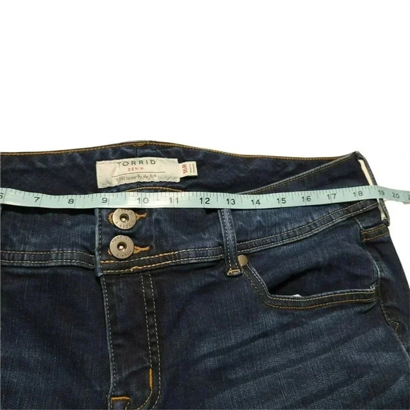 Torrid Flare Denim Jeans Stretch Blend Zip Closure Pockets Blue size 16R women's - Picture 3 of 11